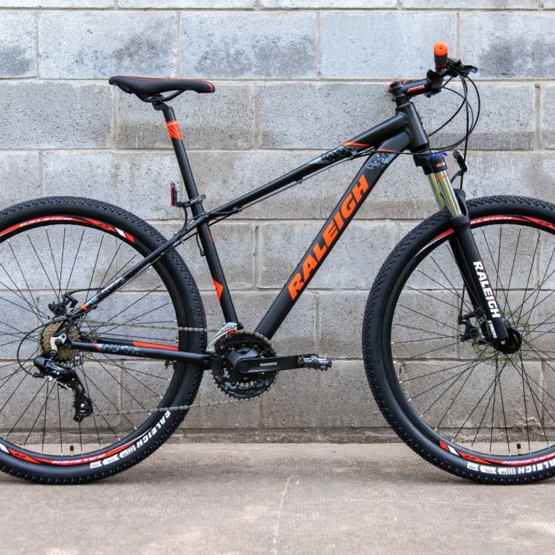 raleigh-20-r29-17-negro-con-rojo-2026